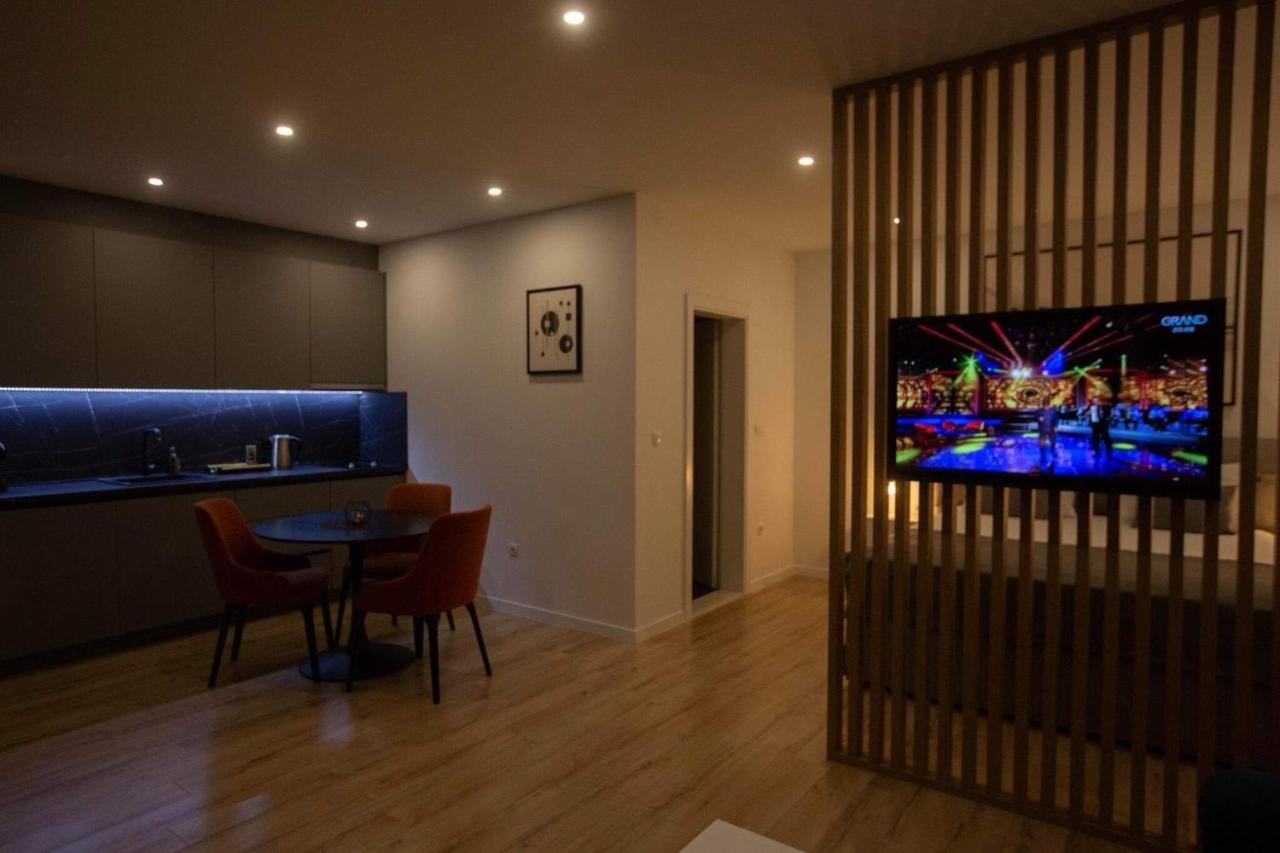 מוסטר Apartment Romansa מראה חיצוני תמונה